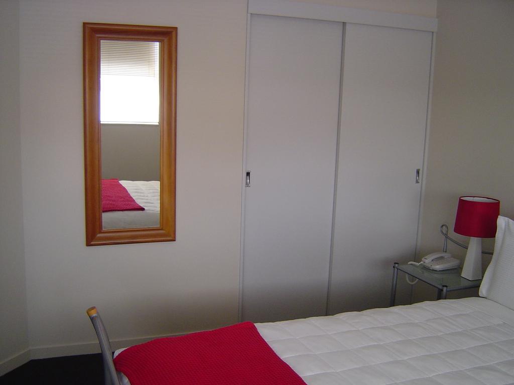 Kudos Business Suites & Airport Motel Auckland Bilik gambar